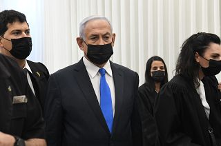 Benjamin Netanyahu volta a tribunal e declara-se inocente
