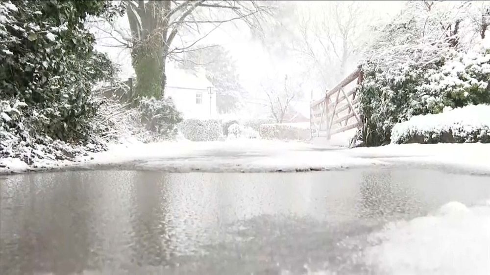 heavy-snowfall-in-northern-germany-disrupts-train-and-road-networks