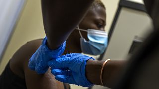 حملة التطعيم بلقاح أسترازينيكا المضاد لفيروس كورونا في جنوب إفريقيا