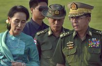 Aung San Suu Kyi ve Myanmar Genelkurmay Başkanı Min Aung Hlaing