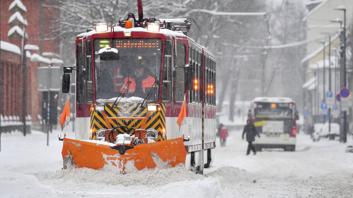 Schneeräumen für die Straßenbahn in Erfurt