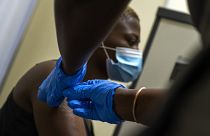 Covid-19: Bruxelas quer suspender voos da África Austral devido a nova variante