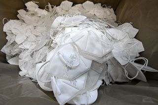 Für die Vermittlung von FFP2-Masken sollen Millionen geflossen sein.