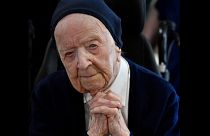 116 yaşında olan "Avrupa'nın en yaşlı kişisi" emekli rahibe Lucille Randon'un gözleri görmüyor.