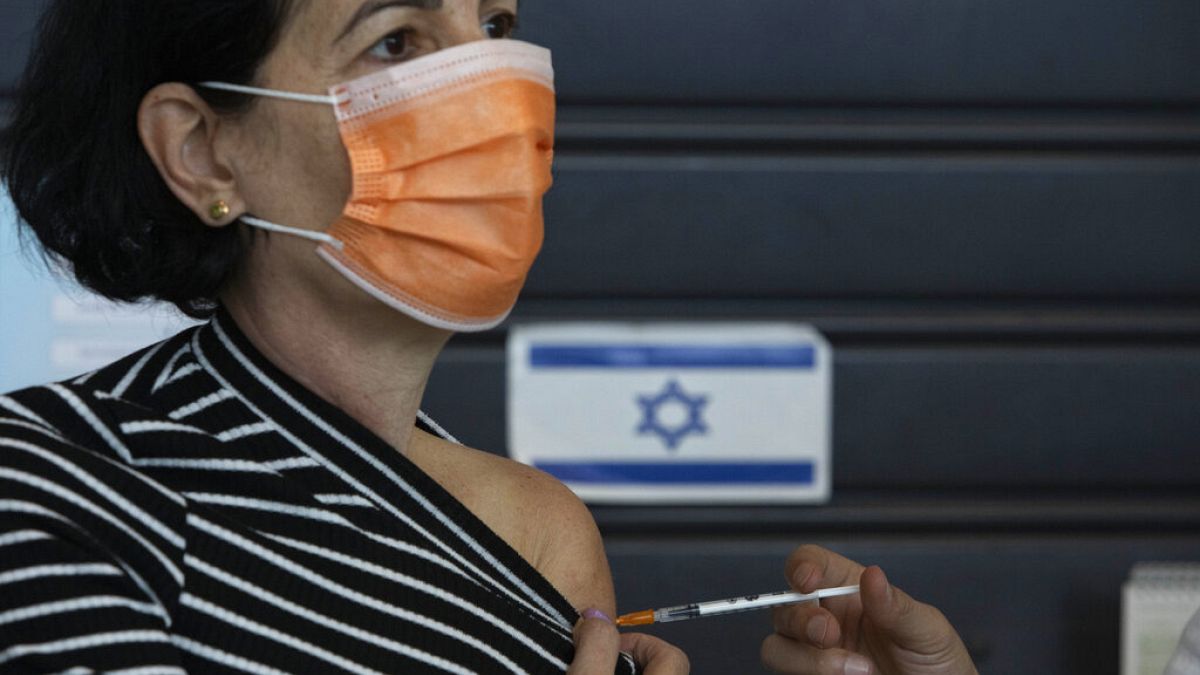 İsrail nüfusa oranla dünyada en çok Covid-19 aşısı yapan ülke konumunda.