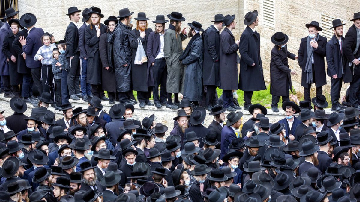 İsrail'deki Ortodoks Yahudilerin pandemi kısıtlamalarına uymaması büyük tepki topluyor.