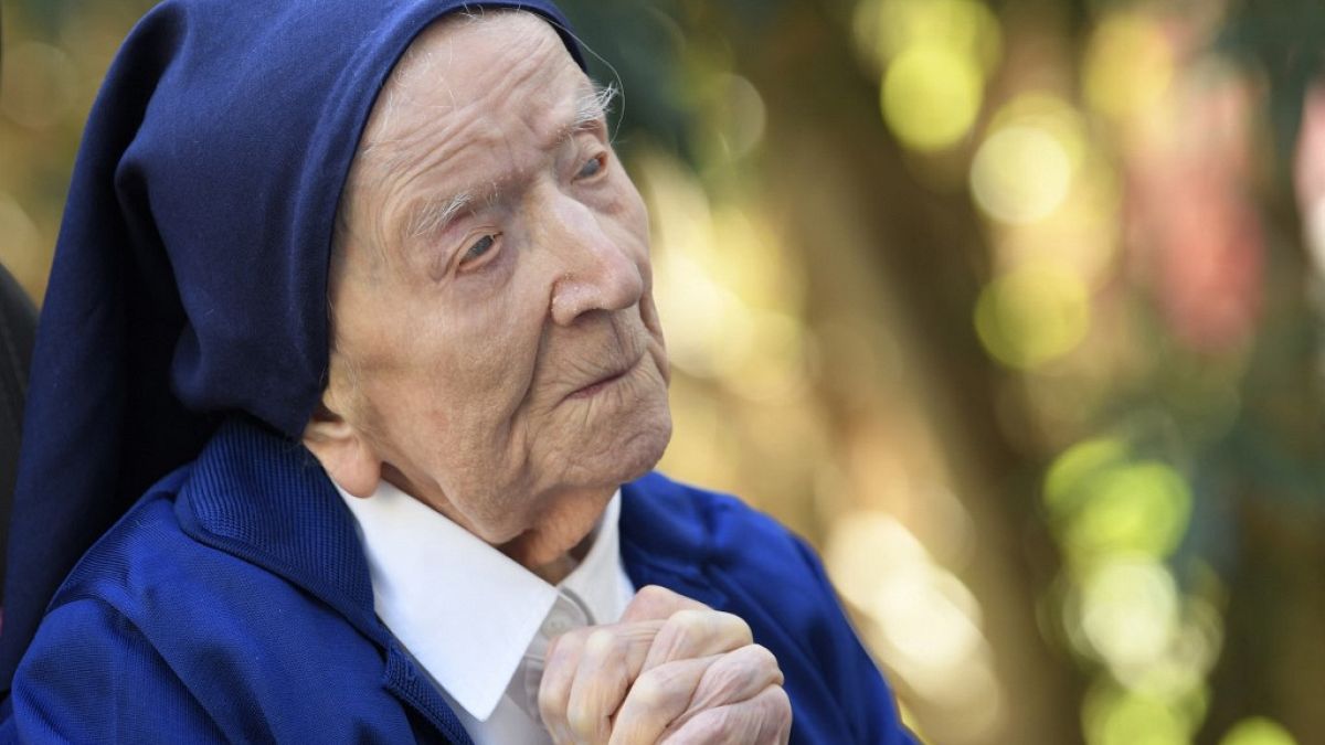 A 117 ans, elle survit au Covid-19 : sœur André était juste "très fatiguée"