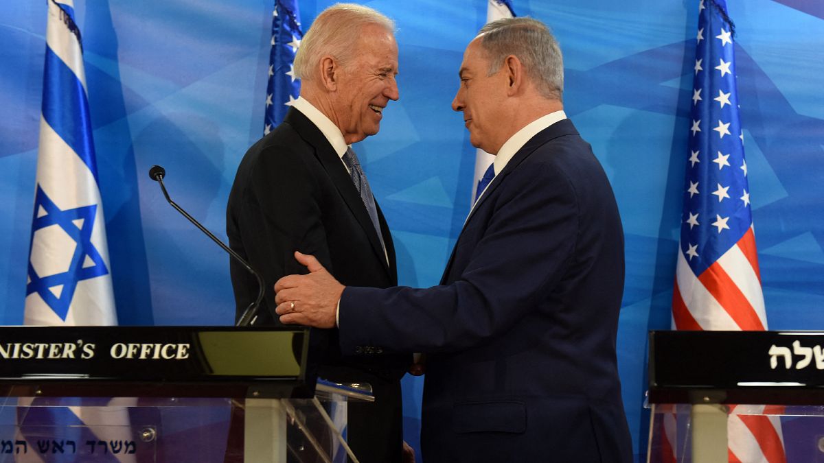 الرئيس الأمريكي جو بايدن ورئيس الوزراء الإسرائيلي بنيامين نتنياهو، (الصورة التقطت حين كان بايدن نائباً للرئيس الأسبق باراك أوباما)