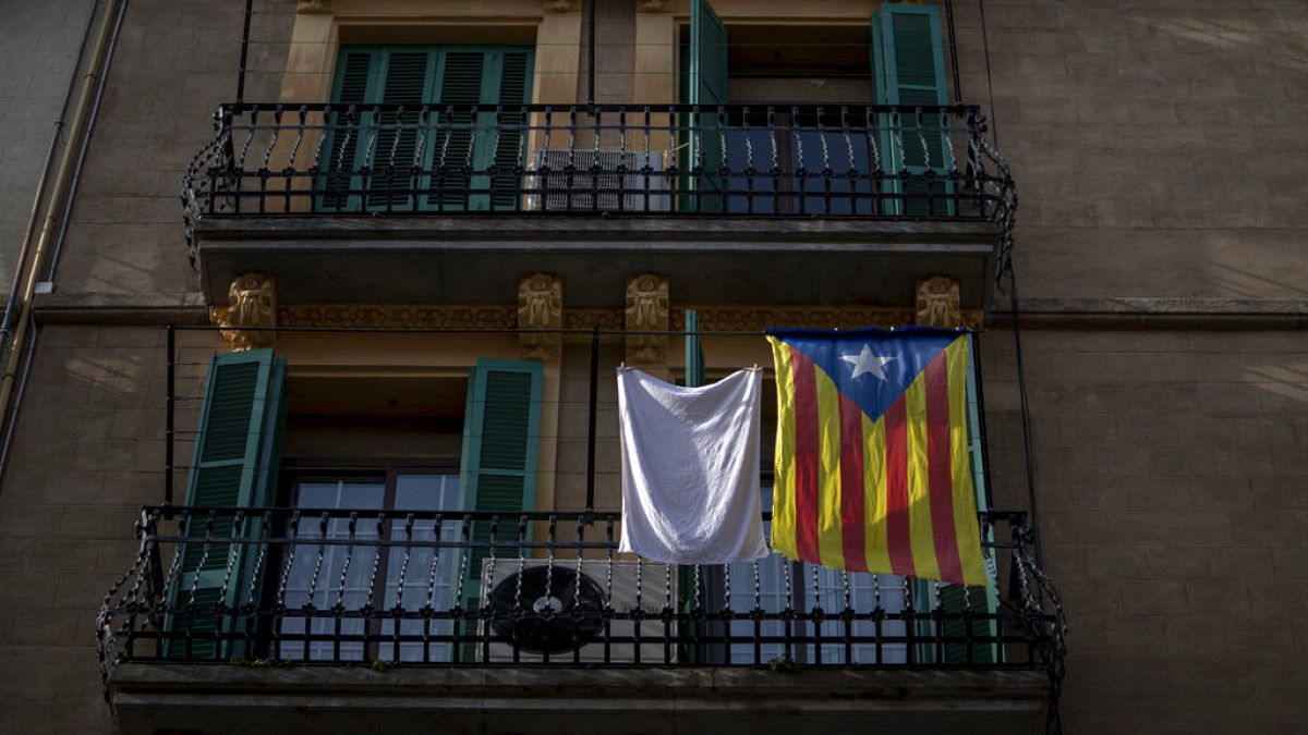 An "estelada" or independence flag hangs on a balcony in downtown Barcelona, Spain, Thursday, Jan. 28, 2021. 