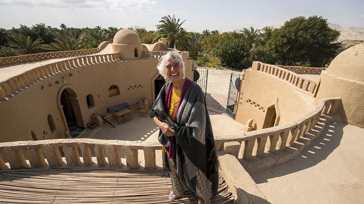 ألمانية تعيش في صحراء مصر منذ 35 عاما