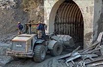 عملیات نجات کارگران به دام افتاده در تونل در شمال هند