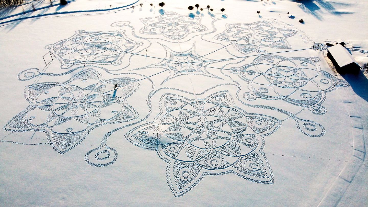 アート・デザイン・音楽 IMAGES OF FINNISH DESIGN 1960-1990 This beautiful piece of art was created by Finnish snowshoers