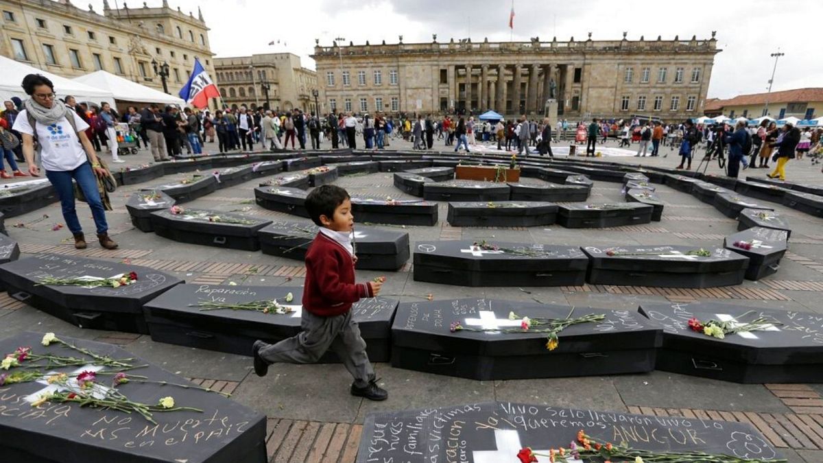 تابوت نمادین قربانیان درگیری‌ها در کلمبیا