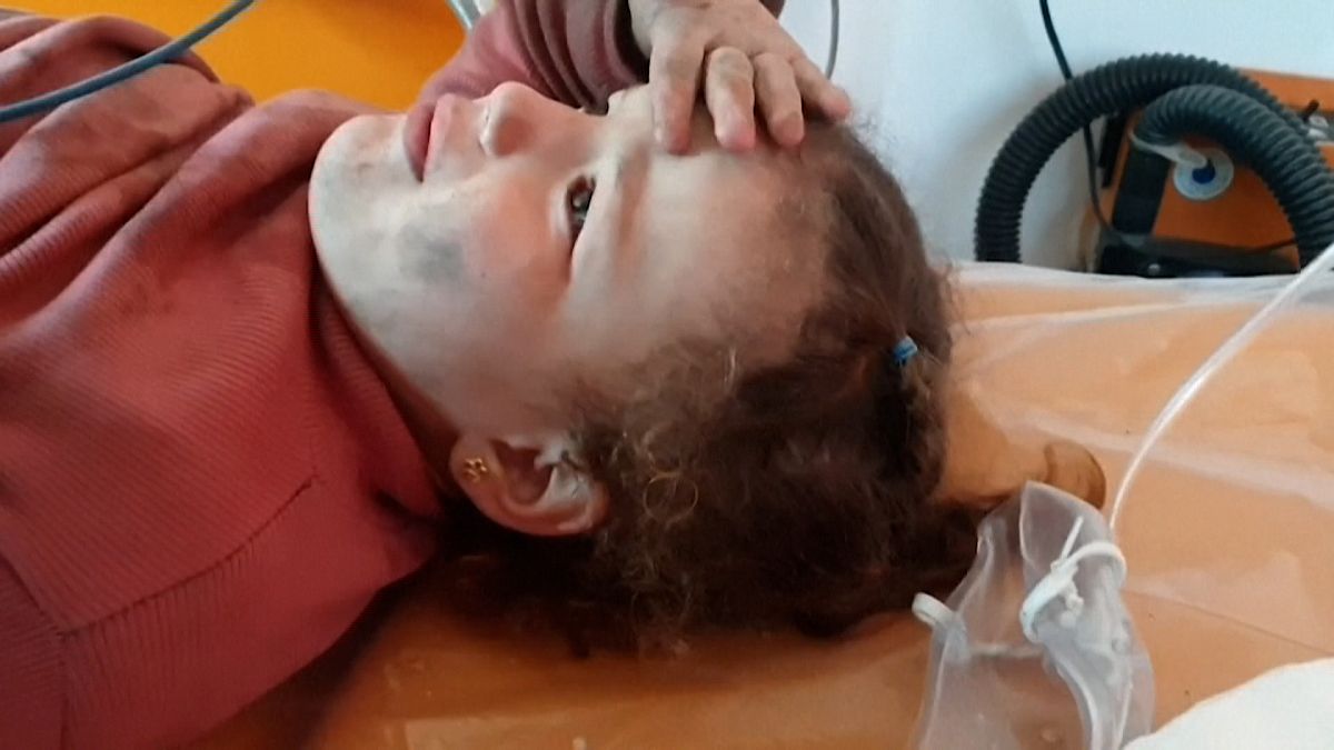 ویدئو؛ عملیات نجات کودک ۴ ساله از داخل چاه در شمال سوریه