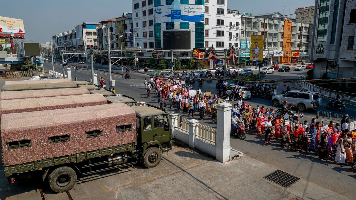 مظاهرة في مدينة ماندلاي بميانمار ضد الانقلاب العسكري في البلاد