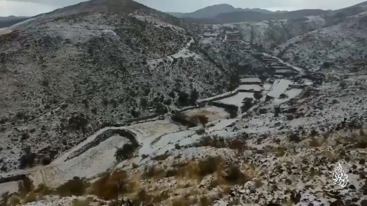 مجتزأ من فيديو لثلوج في منطقة أبها السعودية 