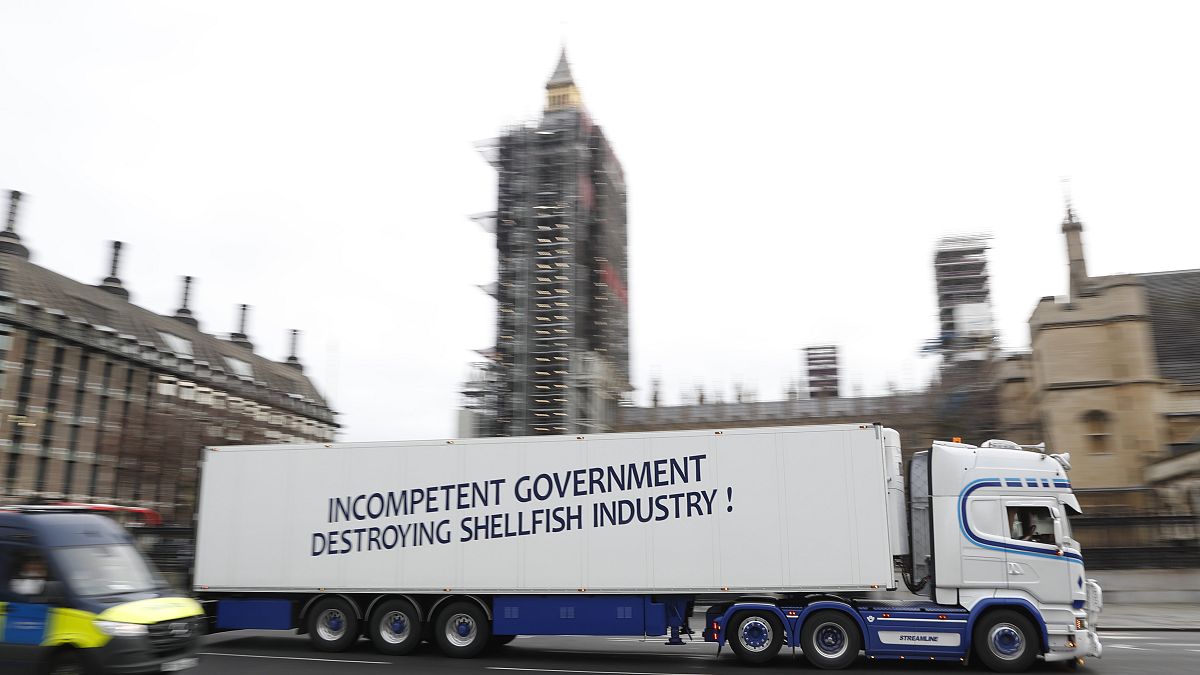 Rákféléket exportáló brit cég kamionja London belvárosában