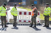عناصر من الشرطة الدنماركية عند الحدود مع ألمانيا