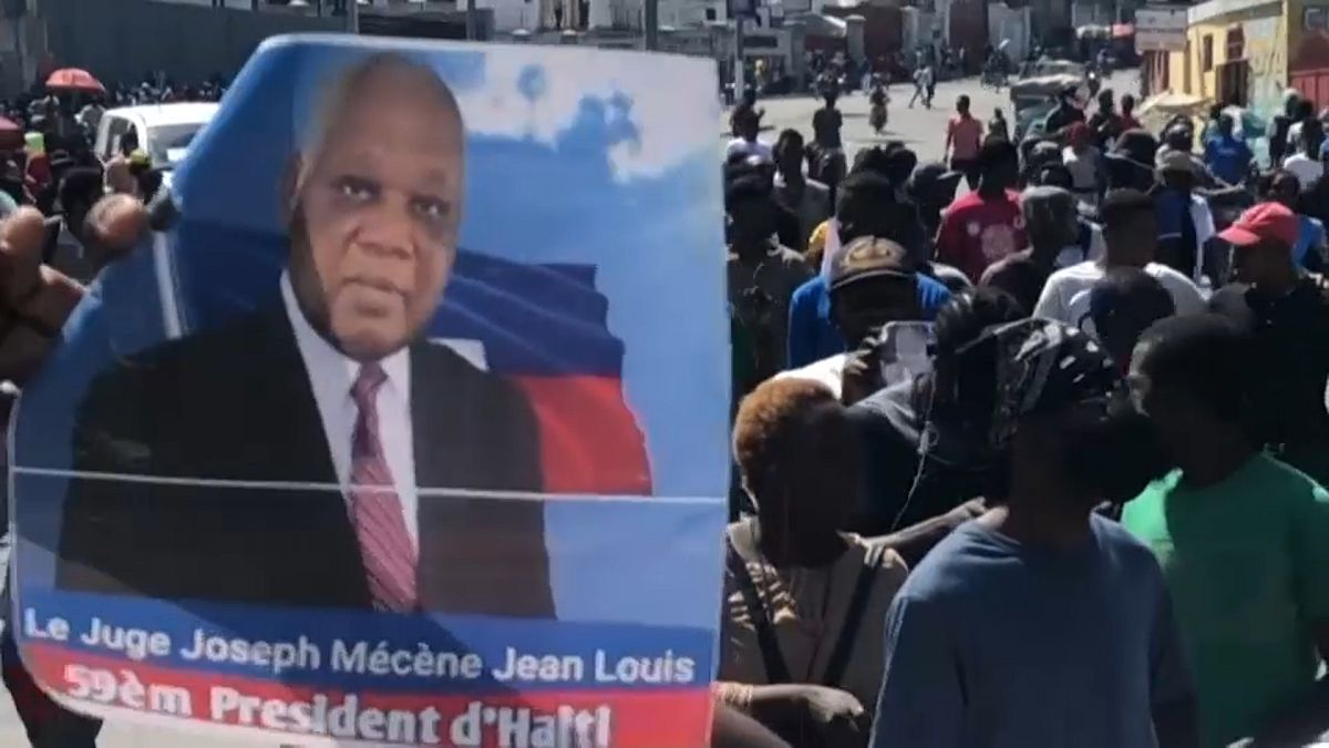 Manifestantes pedem demissão do presidente do Haiti