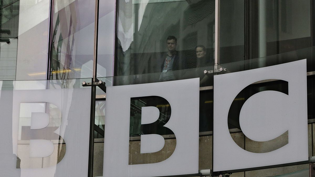 A BBC logója a londoni székházon