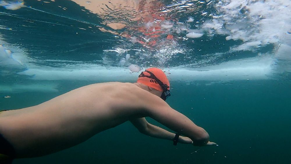 Český redaktor se připravuje na pokus o plavání pod ledem o světový rekord