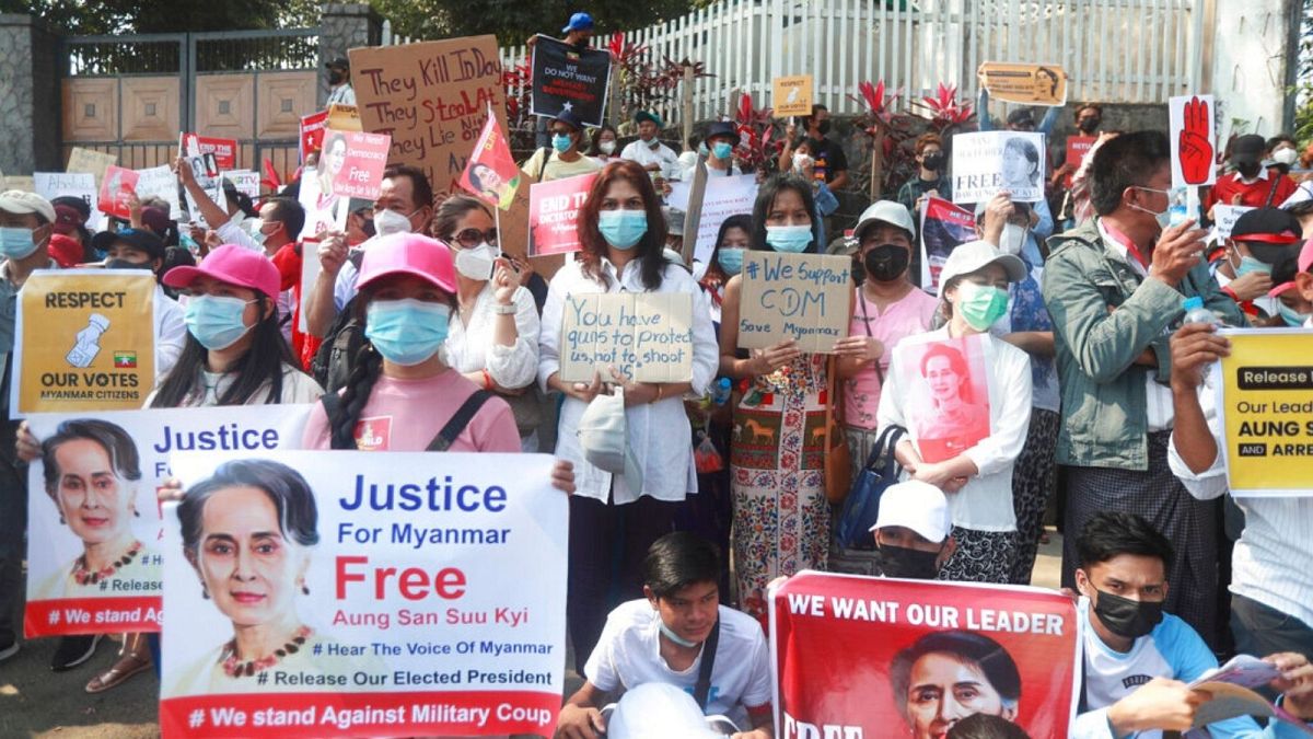 تظاهرات علیه کودتا در میانمار