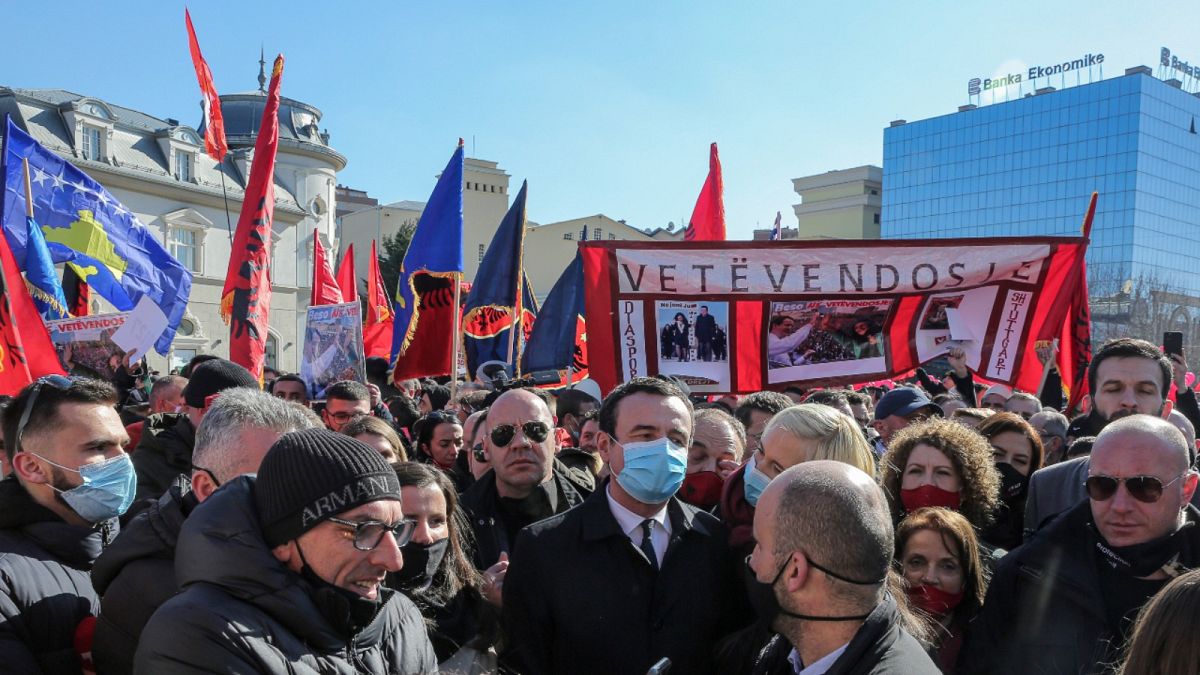 مسيرة انتخابية في كوسوفو