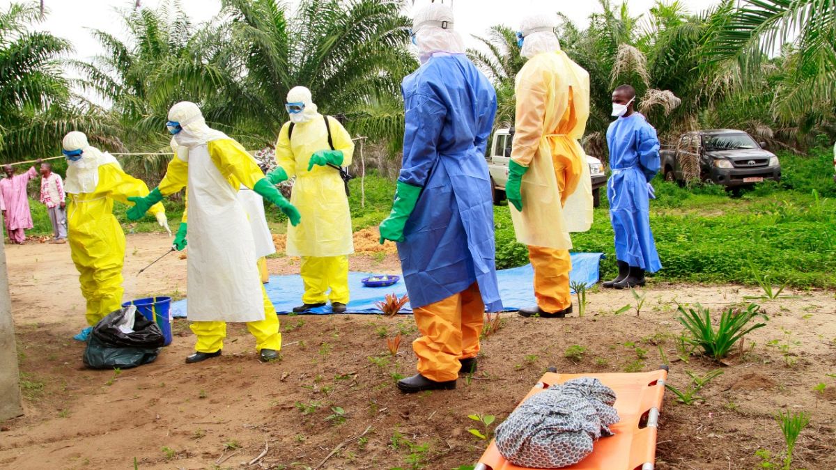 2014'ye patlak veren ebola ateşli hastalığı sebebiyle 10 bini aşkın kişi hayatını kaybetti.