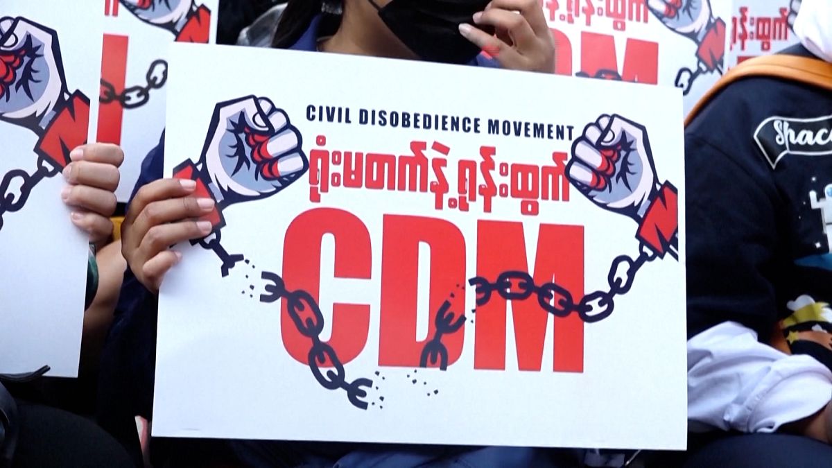صدها نفر از معترضان به کودتای ارتش میانمار بار دیگر در یانگون تظاهرات کردند