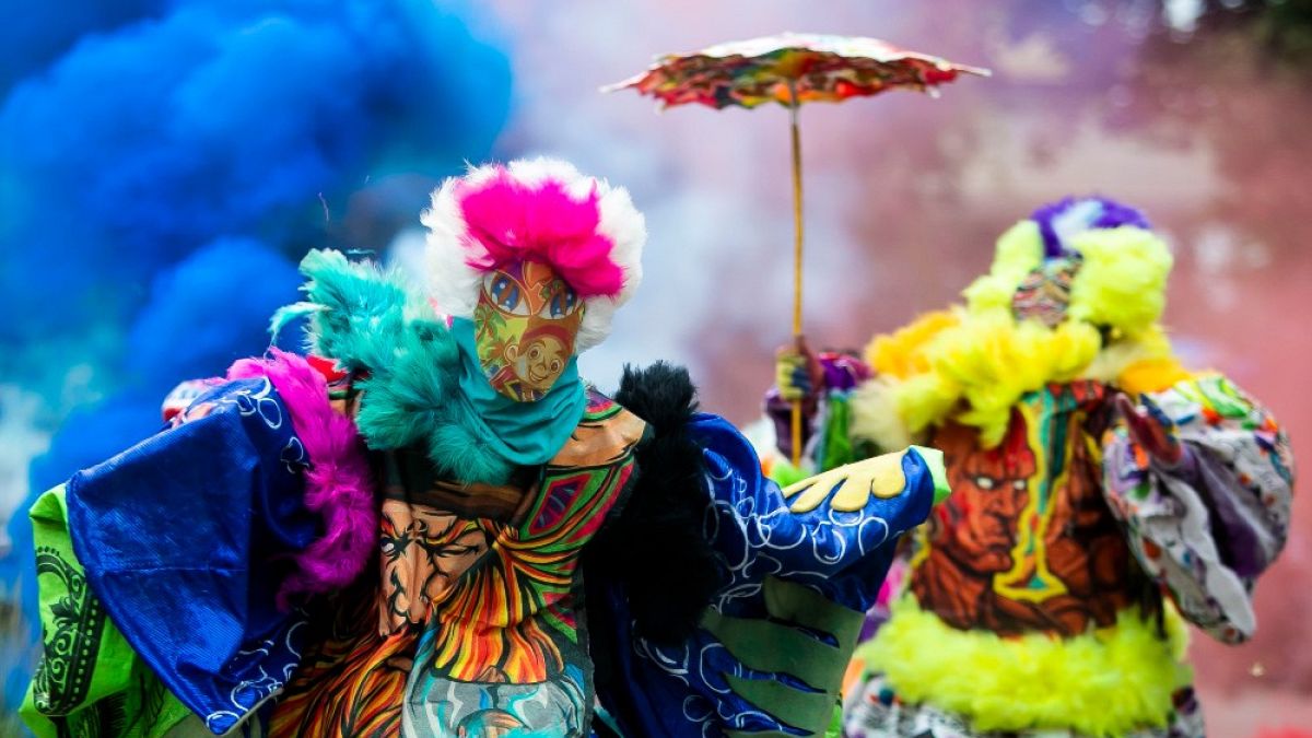 Carnevale clandestino a Rio, nonostante le restrizioni per il Covid