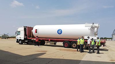 Tanque de oxigénio angolano ruma esta segunda-feira a Moçambique