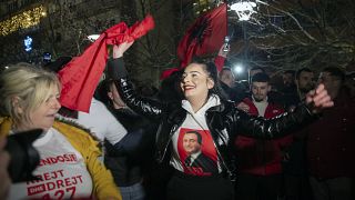 جشن هواداران آلبین کورتی پس از پیروزی در انتخابات