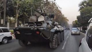 Мьянма: танки в городе