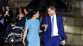Príncipe Harry e Meghan confirmam afastamento da realeza