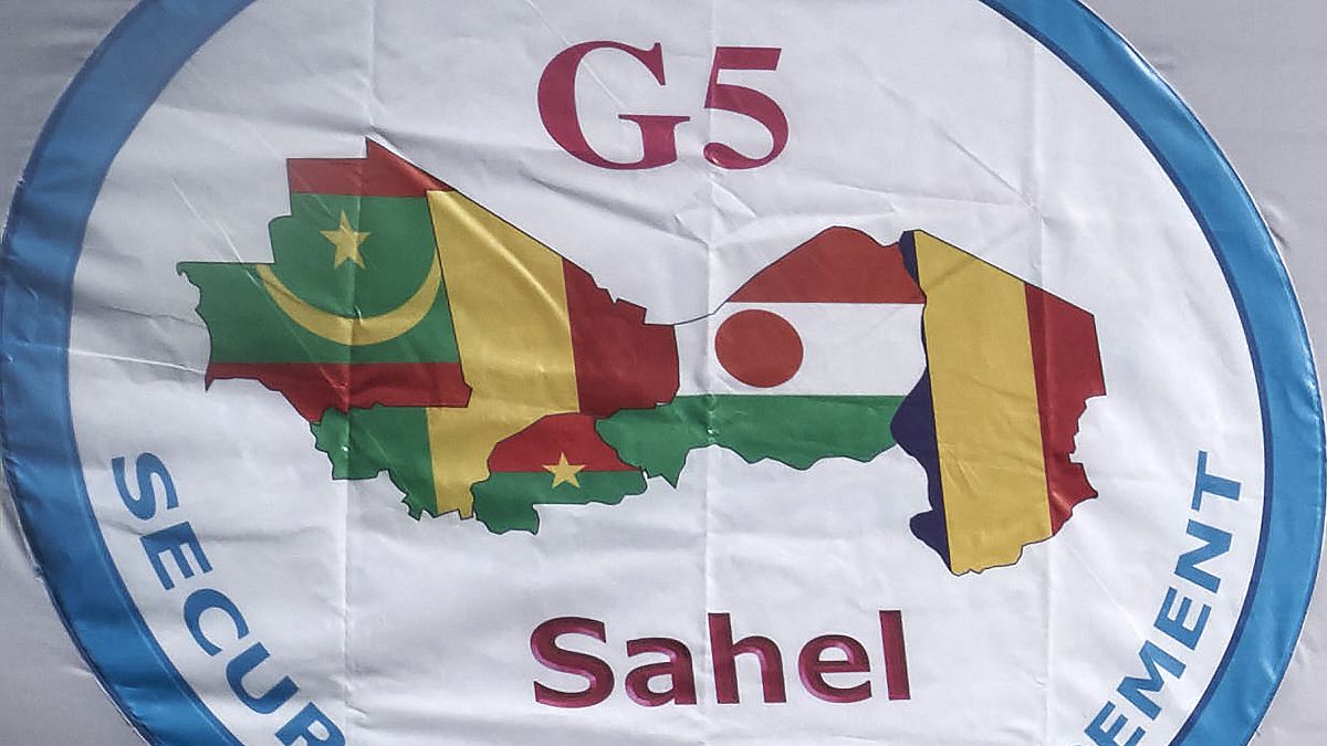 القوة المشتركة جي 5 الساحل، الدول الأعضاء بوركينا فاسو وتشاد ومالي وموريتانيا والنيجر معلقة في المقر الجديد للقوة المشتركة الساحل في باماكو.