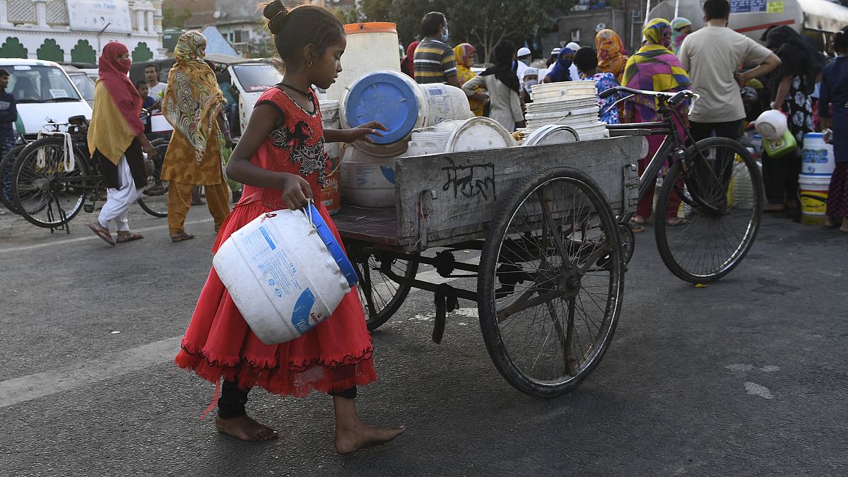 أزمة المياه الصالحة للشرب في نيودلهي.