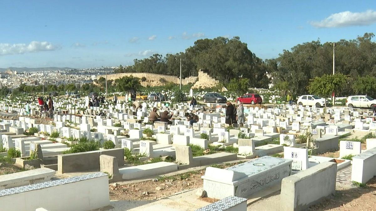 تفشي وباء كوفيد-19 يحروم التونسيين من توديع أحبائهم 