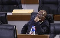 Güney Afrika'da yolsuzlukla yargılanan eski Devlet Başkanı Jacob Zuma, Anayasa Mahkemesi kararına rağmen bir kez daha hakim karşısına çıkmadı.