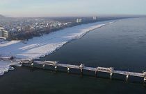 Eiskalte Brandung: Kältewelle lässt polnische Küste gefrieren