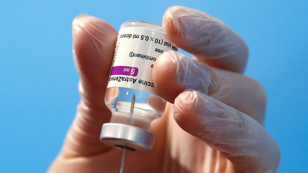 Araştırma: AstraZeneca aşısının doz aralığının 12 hafta olması etkinliğini artırıyor