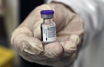 Archives :  un flacon de COMIRNATY, le vaccin mis au point conjointement par Pfizer et BioNTech