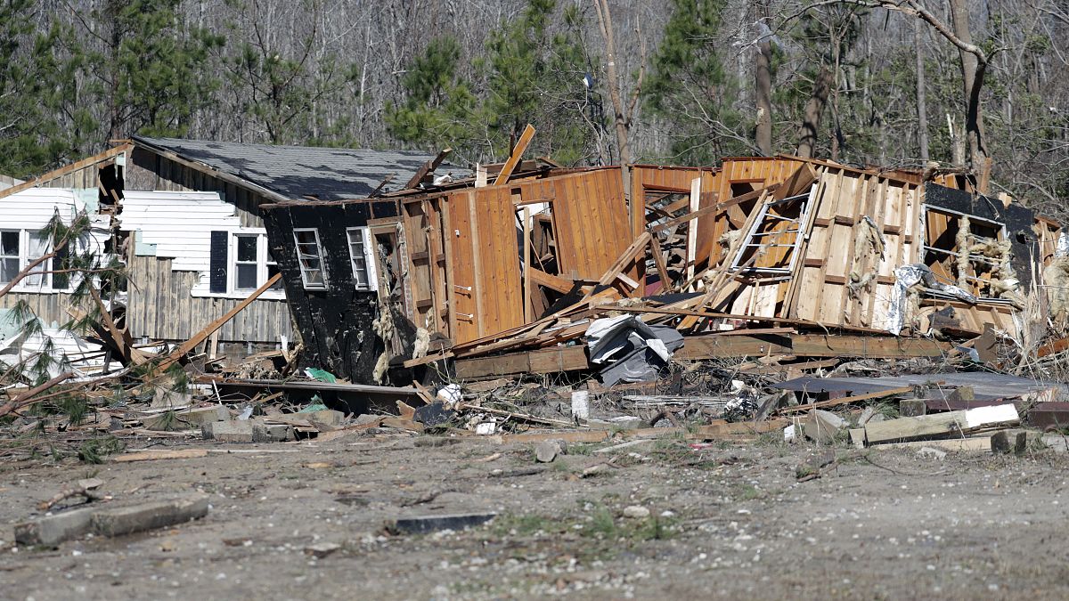 Una casa destruida tras el paso del tornado en Carolina del Norte