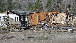 Una casa destruida tras el paso del tornado en Carolina del Norte