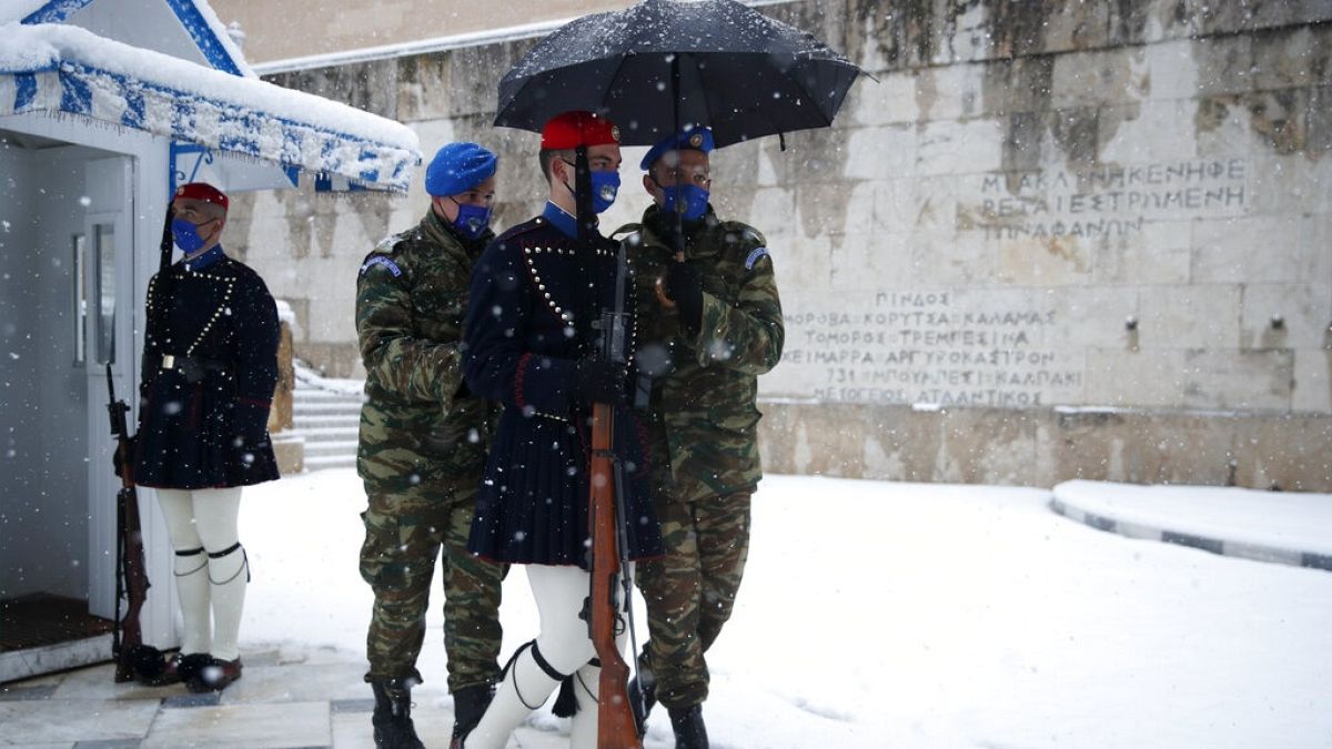 Sturmtief Medea lässt Athen im Schnee versinken