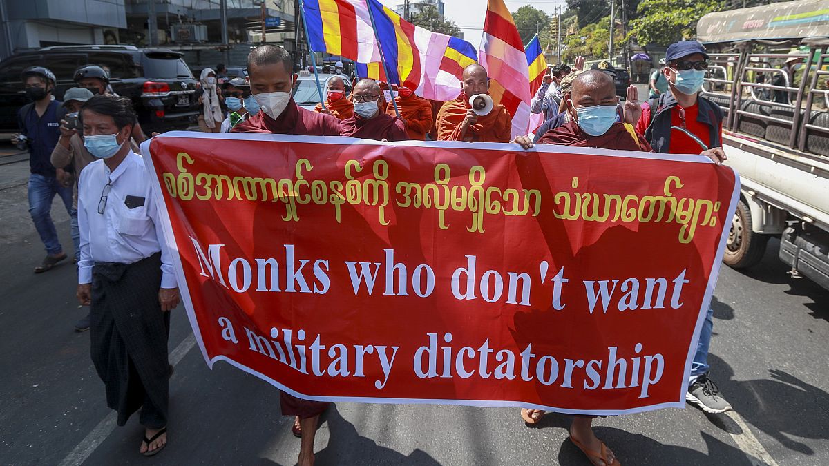 La protesta dei monaci buddisti contro la giunta militare in Myanmar. 