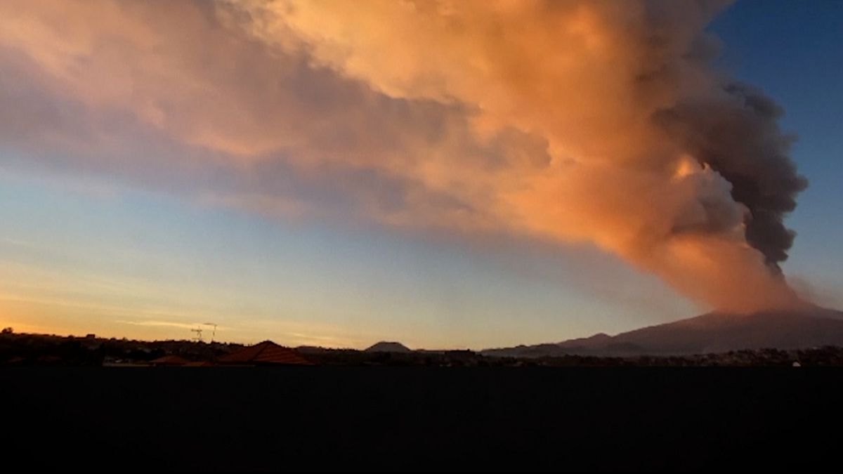 Une spectaculaire éruption de l'Etna 