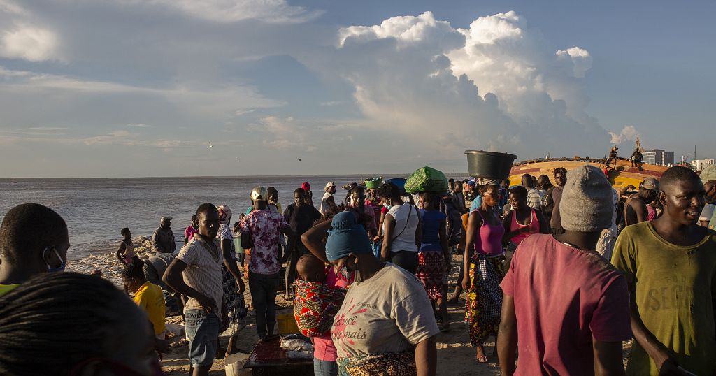 Mozambique's health system is under triple threat | Africanews