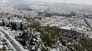 So viel weiß wie selten: Athen versinkt im Schnee