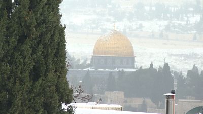 Üç dinin kutsal kenti Kudüs, beyaza büründü