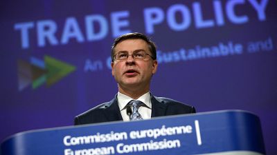 UE revê estratégia comercial para relançar economia